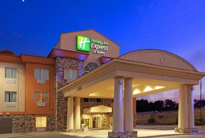Unwind in Style at Holiday Inn Express & Suites Marshall