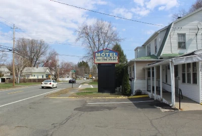 Westfield Getaway: Elm Motel Awaits You